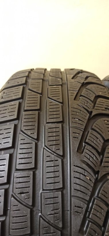Pirelli 205/55 R17 91H 5-6mm (Bazarové)