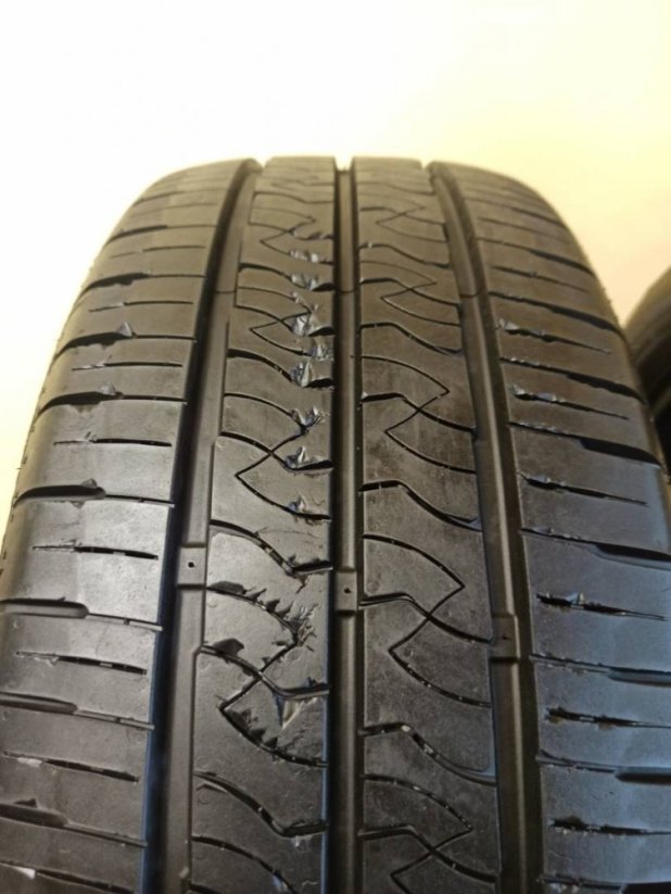 Kumho 235/55 R18 104H 7,5-8mm (Bazarové)
