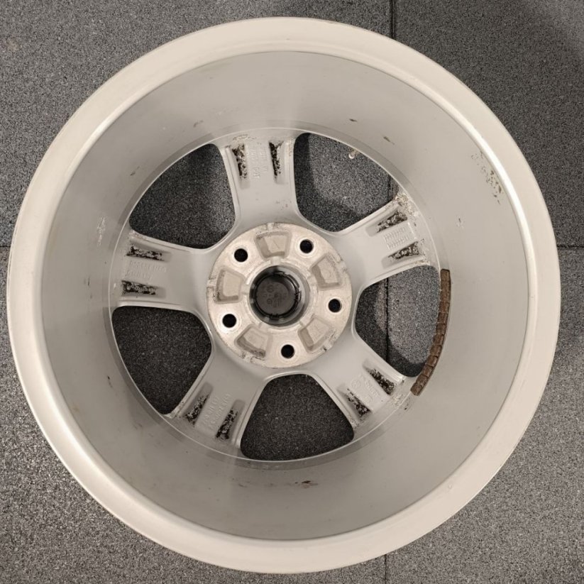 Originální alu kola VW Touareg 7,5Jx17, 5x130