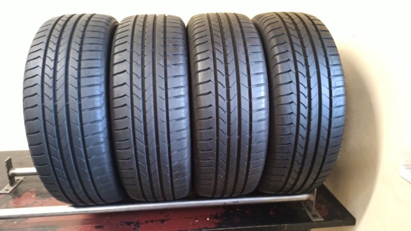Goodyear EfficientGrip 215/60 R16 95H 5,5 - 7 mm (Bazarové)