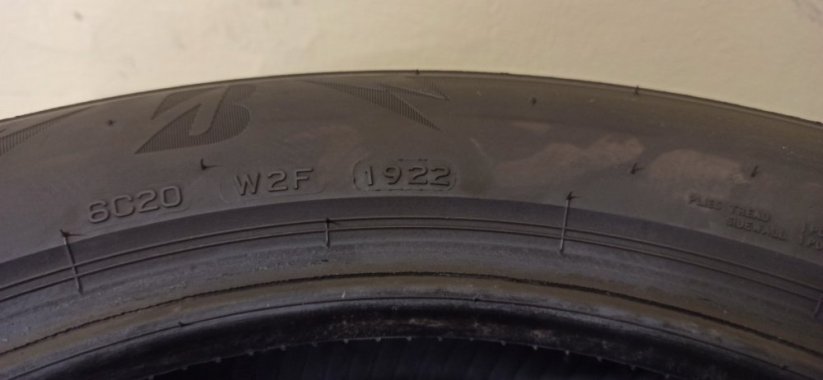 Bridgestone Blizzak 205/60 R16 96H 4,5 - 5 mm (Bazarové)