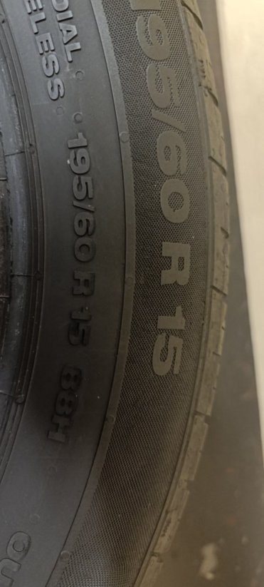 Continental Premium Contact 195/60 R15 88H 5,5 mm (Použité)