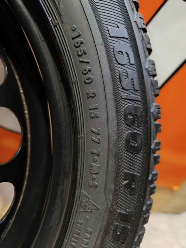 Zimní kola Toyota Aygo 4x100 ET35 pneu 165/60 R15