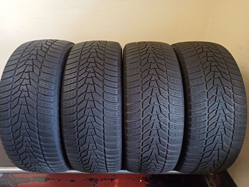 Hankook 235/45 R19 99V 4,5-5,5mm (Použité)
