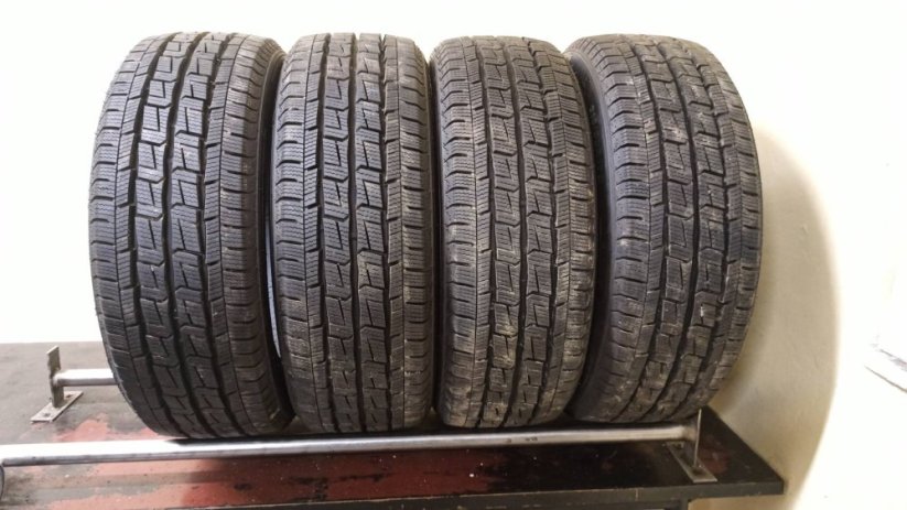 Davanti Wintoura Van 215/60 R17C 109/107T 9,5-10mm (Bazarové)