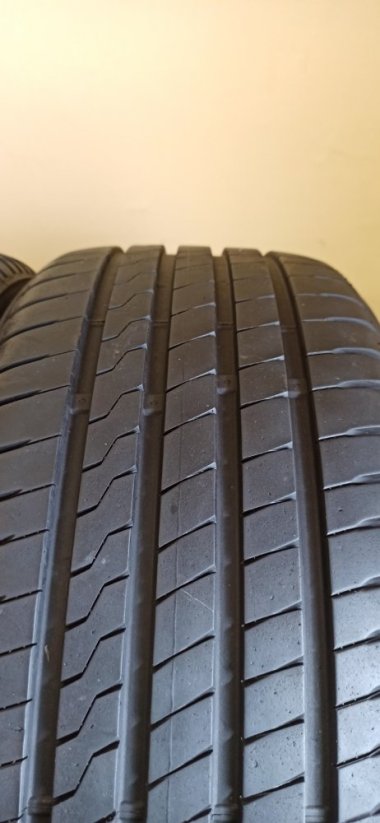 Firestone Roadhawk 215/45 R16 90V 5 - 5,5 mm (Bazarové)