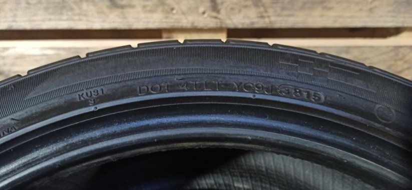 Kumho 215/40 R17 87W 2x4,5-5mm 2x3,5-4mm (Bazarové)