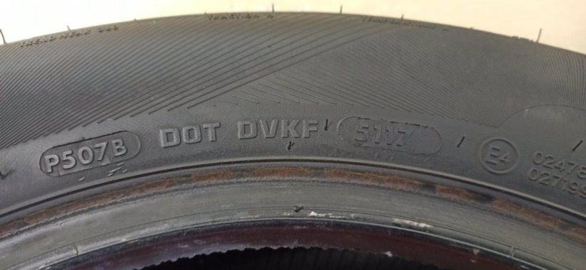 Vredestein 165/70 R14 81T 5,5-6,5mm (Bazarové)