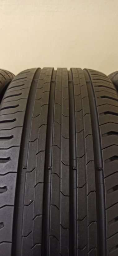 Continental Conti Eco 215/55 R17 94V 5,5 - 6,5 mm (Bazarové)