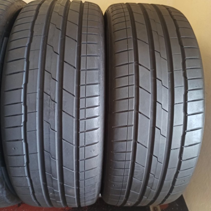 Hankook Ventus S1 evo 3 225/45 R19 96W 5,5-6,5 mm (Bazarové)