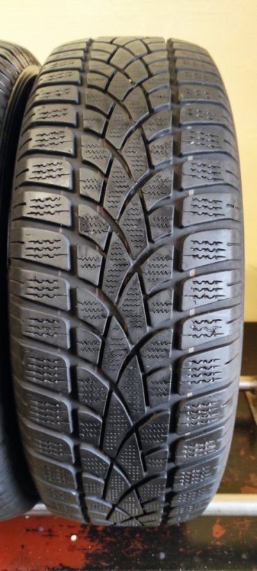 Zimní pneu DUNLOP 215/60/17 5mm (22122905) (Bazarové)