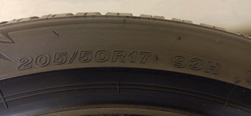 Bridgestone Blizzak 205/50 R17 93H 7,5 mm