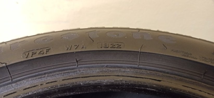 Firestone Winterhawk 4 225/45 R18 95V 5,5 mm (Bazarové)