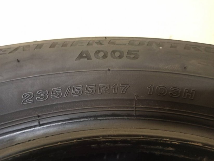 Bridgestone 235/55 R17 103H 5,5mm (Bazarové)