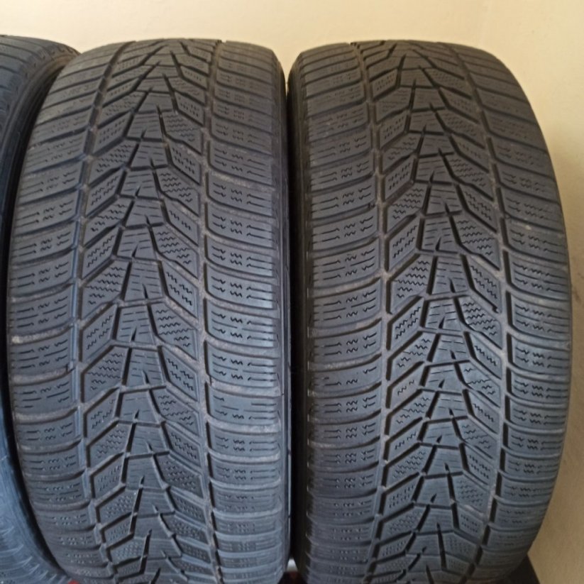 Hankook 235/45 R19 99V 4,5-5,5mm (Použité)