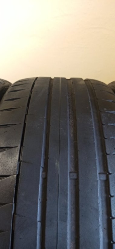 Continental 245/45 R19 102Y 2x 4,5-5mm a 2x 3-4mm (Bazarové)