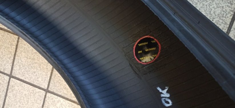 Bridgestone 235/40 R19 96Y 2x 4,5-5,5 a 2x 3,5-4mm (Použité)