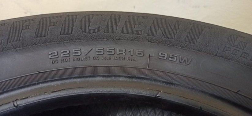Goodyear Efficient Grip 225/55 R16 95W 3,5-4,5mm (Použité)