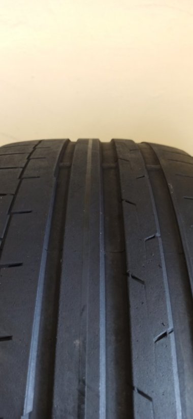 Continental SportContact 255/40 R20 101Y 3,5-4,5mm (Bazarové)