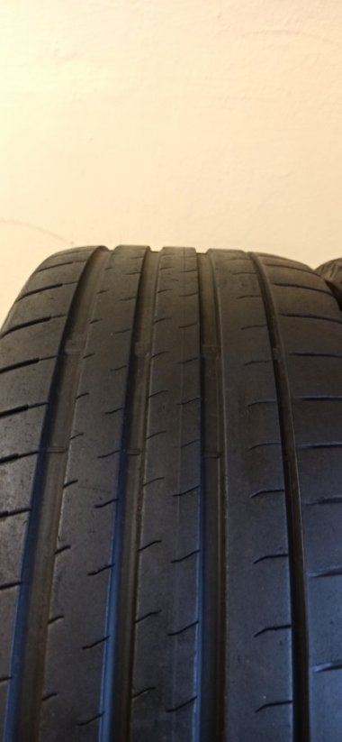 Bridgestone Potenza 245/45 R18 100Y 4,5mm (Použité)