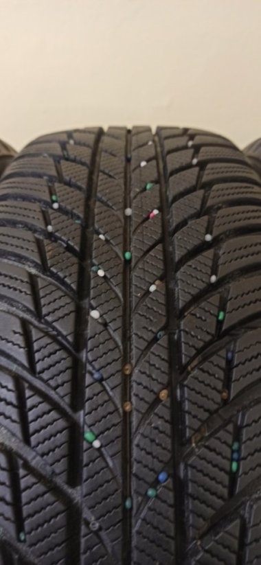 Bridgestone Blizzak LM001 185/60 R16 86H 7 mm (Bazarové)