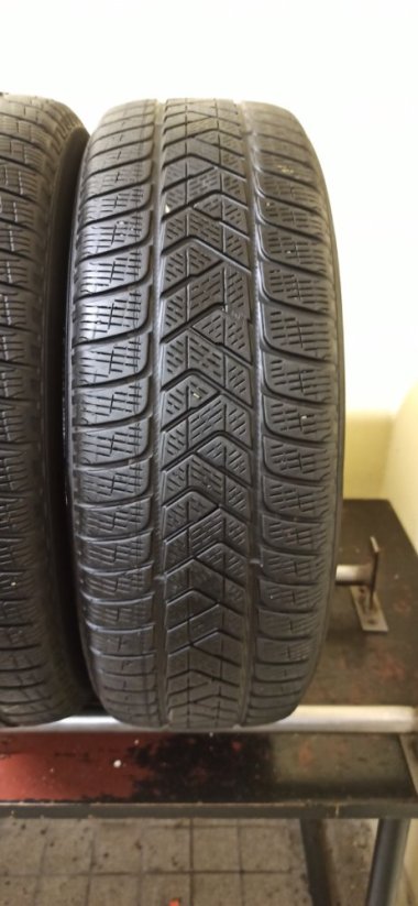 Pirelli Scorpion Winter 215/65 R17 99H 4 - 5 mm (Použité)