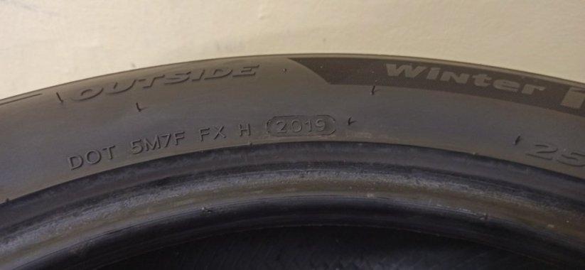 Hankook Winter icept evo 255/50 R19 107V 5,5-6,5mm (Bazarové)