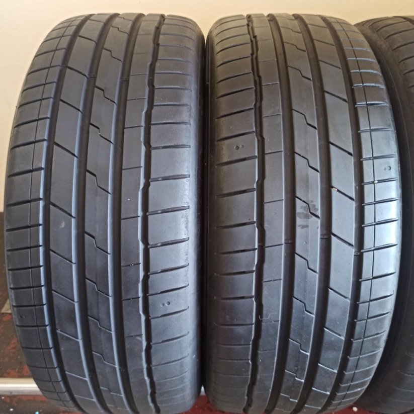 Hankook Ventus S1 evo 3 225/45 R19 96W 5,5-6,5 mm (Bazarové)