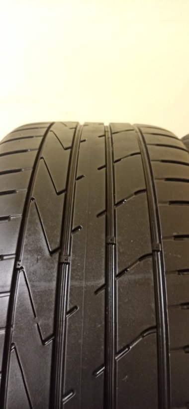 Hankook Ventus S1 Evo 2 245/45 R17 95W 4,5-5mm (Bazarové)