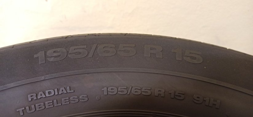 Continental ContiPremium 195/65 R15 91H 5,5-6,5 mm (Použité)