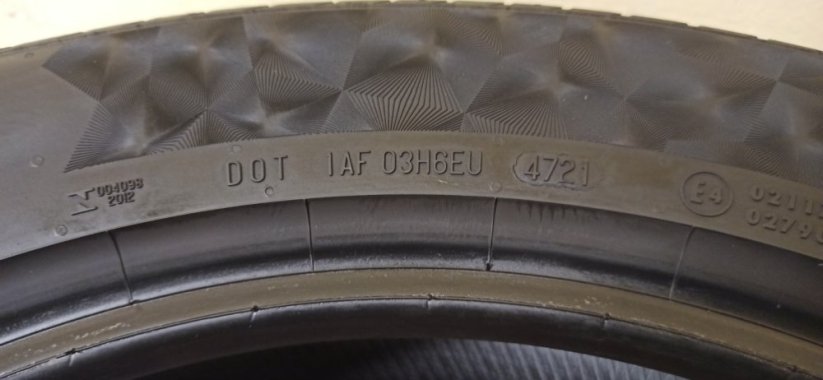 Continental 235/55 R19 105V 1x4,5mm a 1x5mm (Použité)