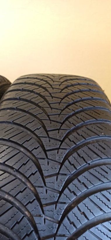 Falken EuroAllSeason 215/60 R17 100V 5,5-6,5mm (Bazarové)