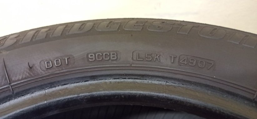 Bridgestone 195/60 R15 88H 4,5-5mm (Bazarové)