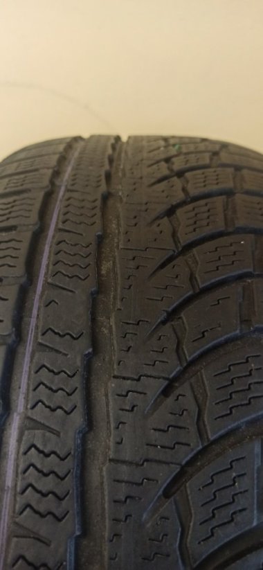 Nokian WR A4 205/55 R17 95V 4,5 - 5,5 mm (Použité)
