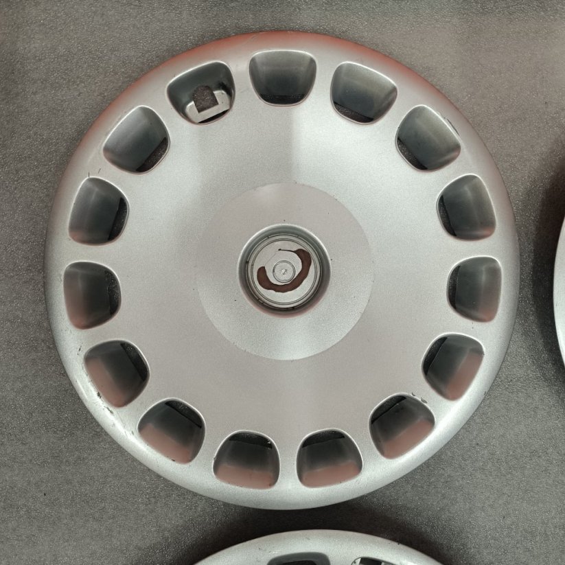 Poklice BMW 15" (bazarové)