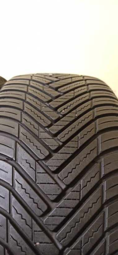 Hankook 205/45 R17 88V 5,5-6,5mm (Použité)