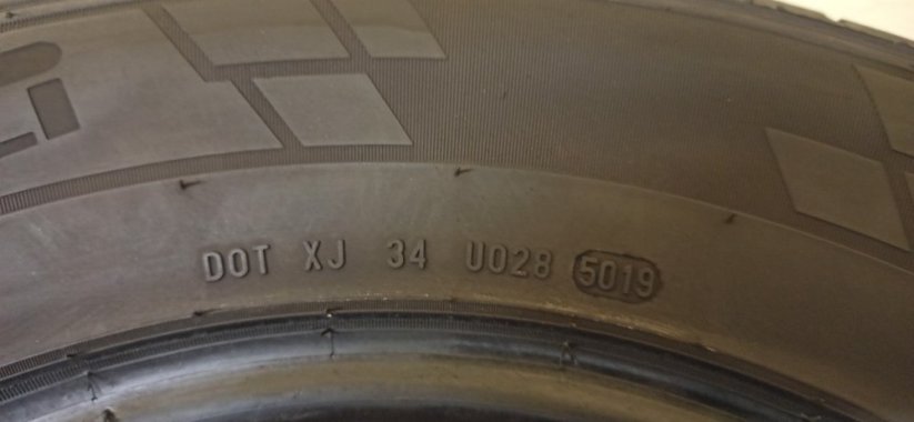 Pirelli Carrier Camper 215/70 R15C 109R 4,5-8,5mm (Bazarové)