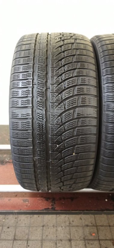 Nokian WR A4 255/35 R19 96V 4 - 5 mm (Bazarové)