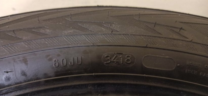 Nokian WR SUV 4 215/60 R17 100H 6,5 - 7,5 mm (Bazarové)