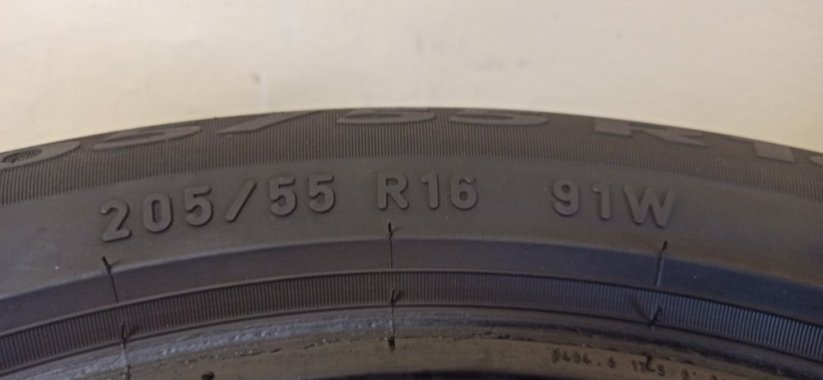 Pirelli 205/55 R16 91W 5 - 5,5 mm (Bazarové)
