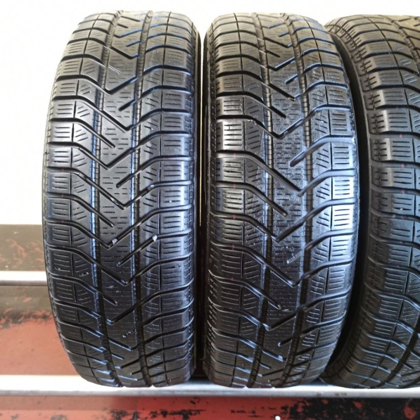 Pirelli 175/65 R15 88H 1x6,5mm; 3x5,5mm (Bazarové)