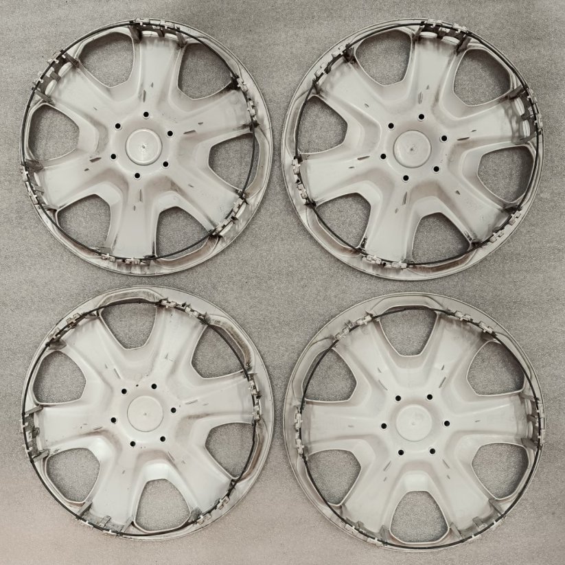 Poklice Ford Fiesta 15" (použité)
