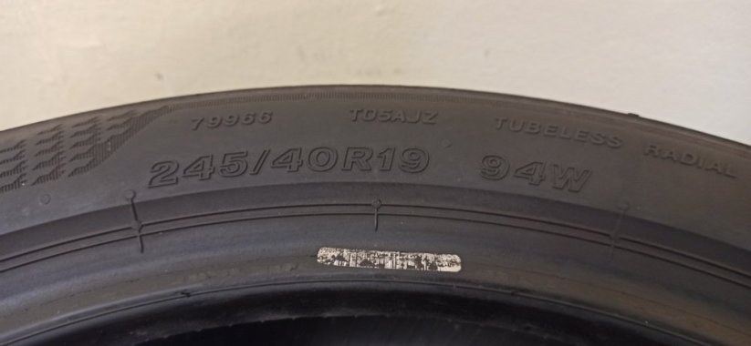 Bridgestone 245/40 R19 94W 2x 4-5mm a 2x 3,5-4,5mm (Bazarové)