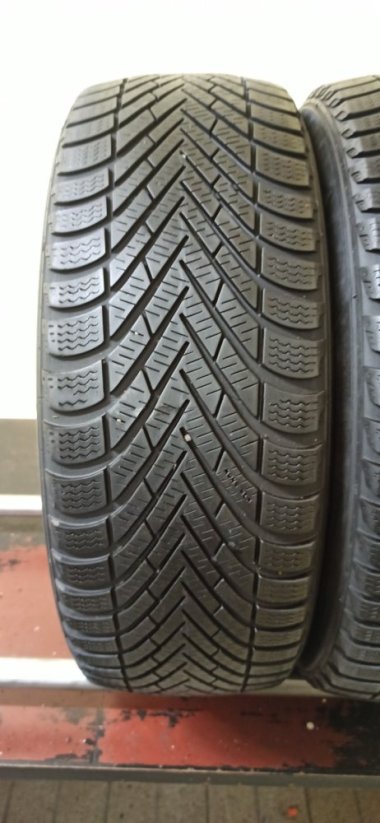 Pirelli Winter Cinturato 205/55 R16 91H 4,5-5,5mm (Použité)