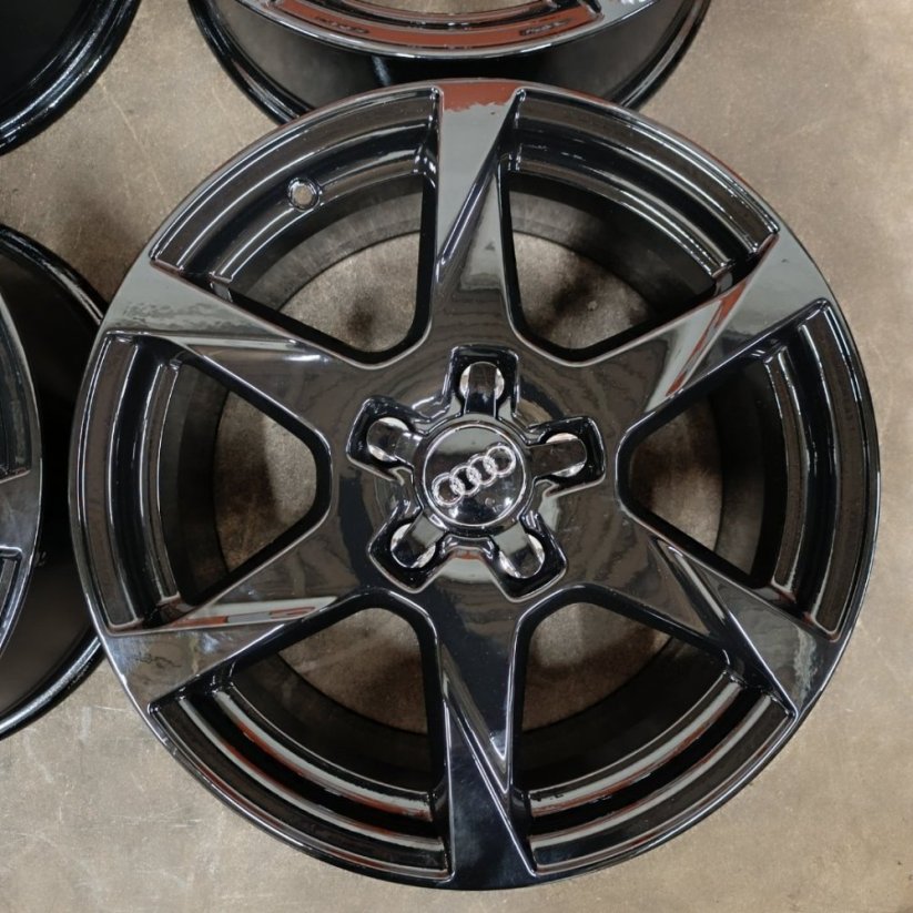 Originální alu kola na Audi A4, A6 7,5Jx17 ,ET45