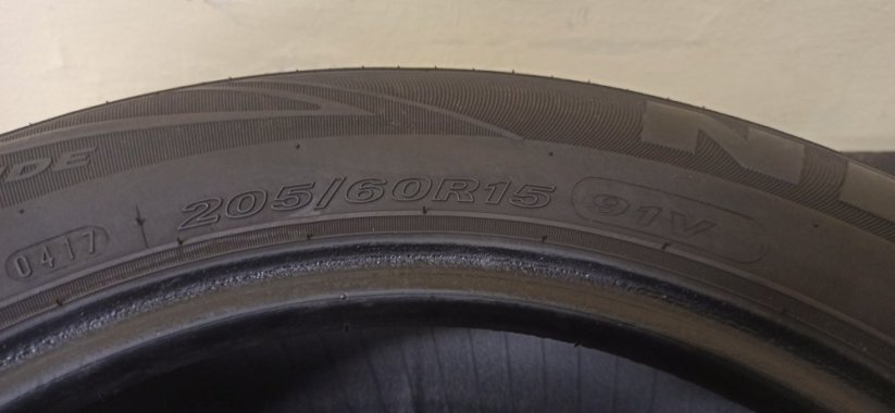 Nexen 205/60 R15 91V 1x5,5-6,5mm 1x5,5mm (Bazarové)