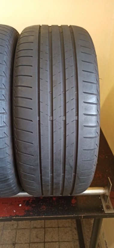 Bridgestone 225/50 R17 98Y 4-4,5mm (Bazarové)