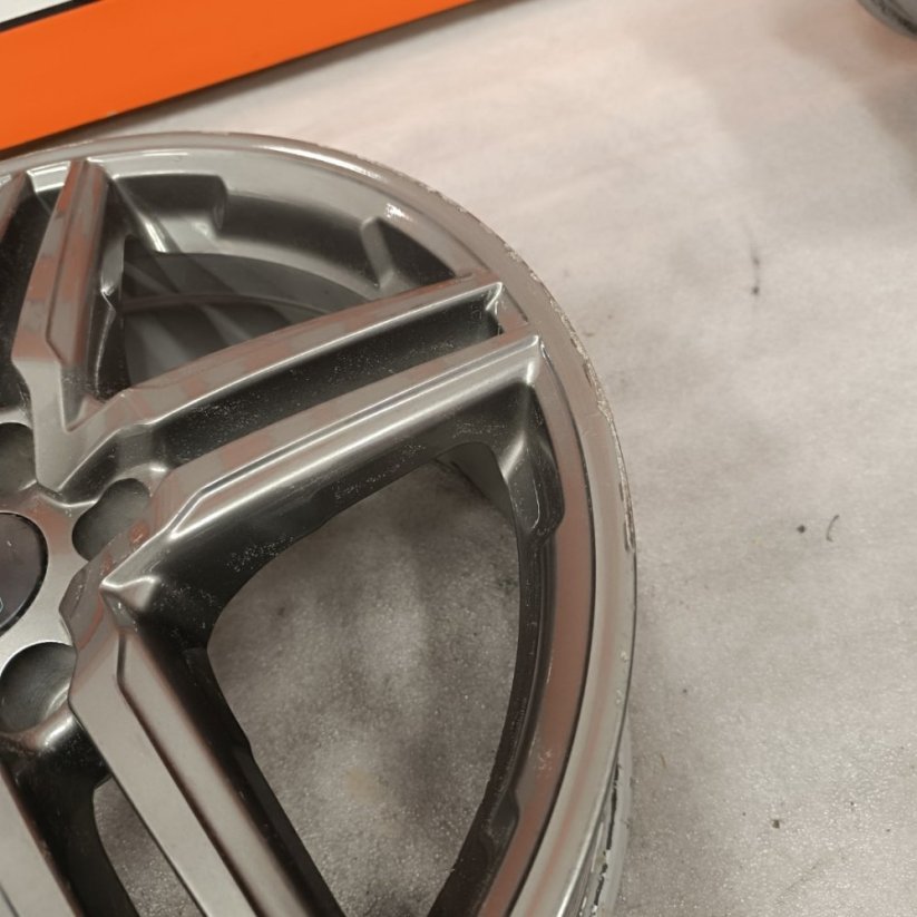 Alu kola CMS 8Jx18'' , R18 , 5x114,3 , ET45