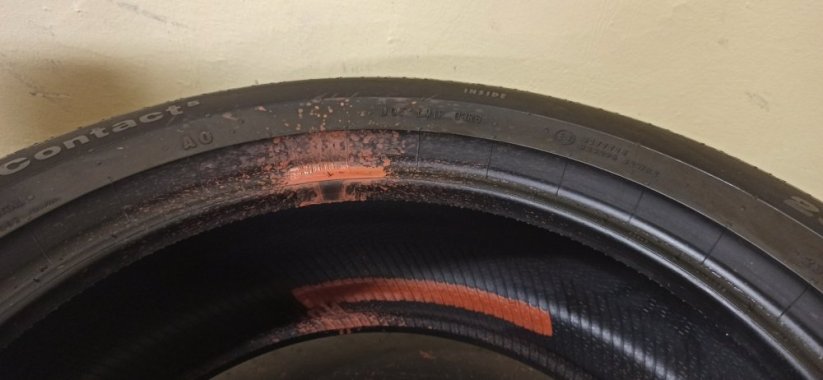 Continental 235/50 R18 97V 5,5mm (Bazarové)
