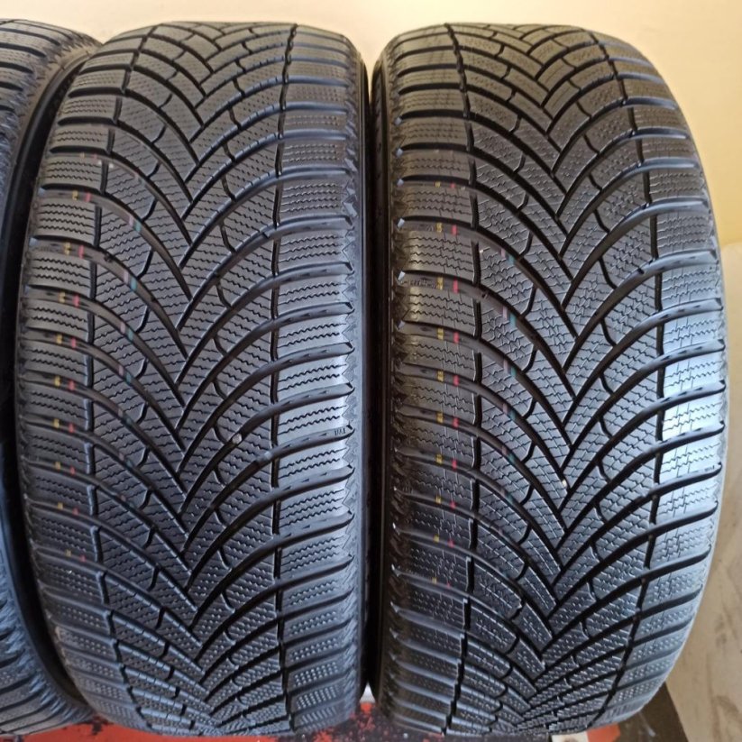 Semperit 225/45 R19 96V 8-8,5mm (Bazarové)
